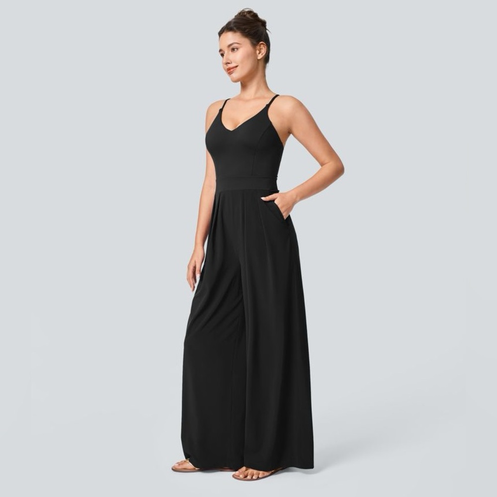 NWT Halara Breezeful Wide Leg Quick Dry Resort Slip Jumpsuit
Size 8 Romper
